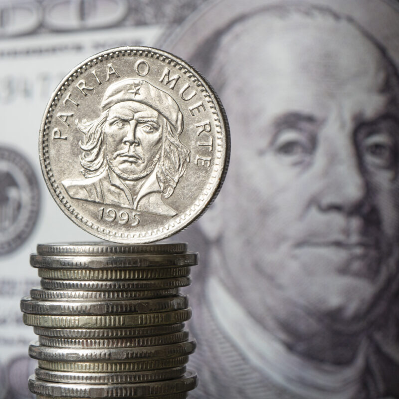 Economistas ajustam projeções após alta histórica do dólar e pacote fiscal do governo